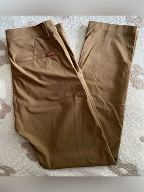 Levi's - Men's XX Chino Standard Taper Tech Pants (33/32) NWOT